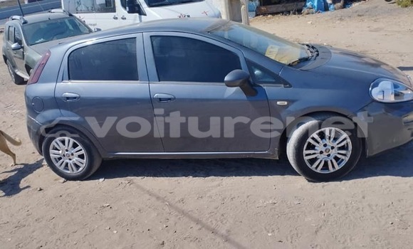 Acheter Occasion Voiture Fiat Punto Bleu à ad-Dar-al-Bayda, Casablanca Acheter Occasion Voiture Fiat Punto Bleu à ad-Dar-al-Bayda, Casablanca